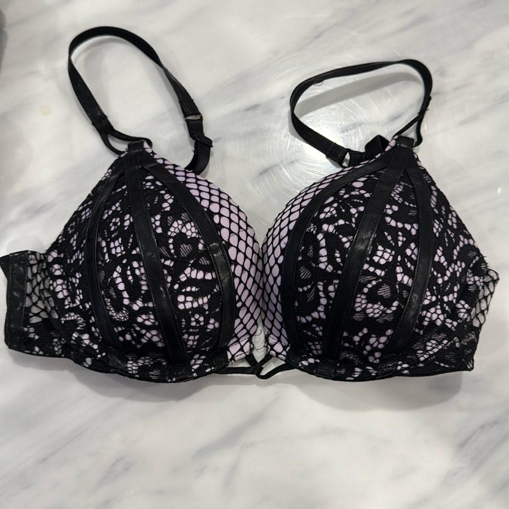 Victoria’s Secret bombshell plunge bra 32 a